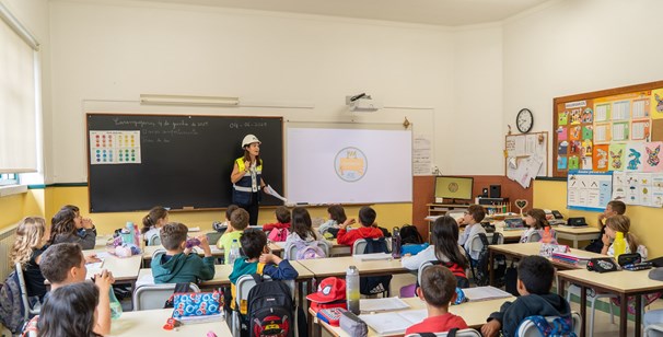 VISITA ÀS ESCOLAS VISITA ÀS ESCOLAS